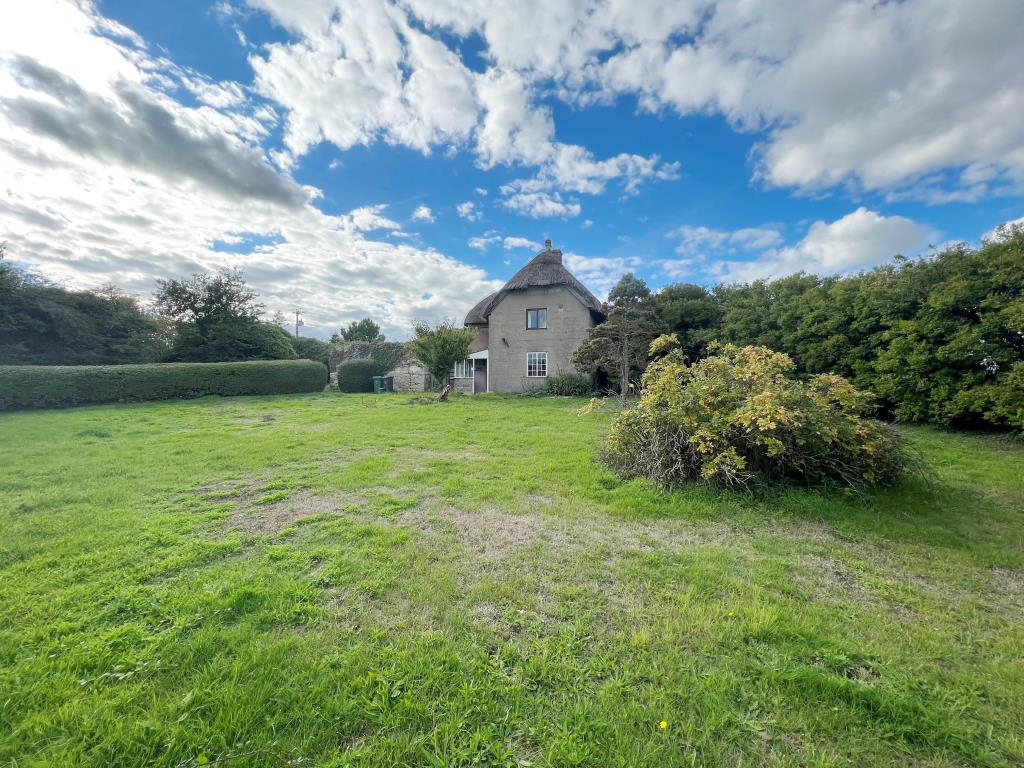 Lot: 53 - RURAL FREEHOLD COTTAGE FOR REFURBISHMENT ON A 0.4 ACRE PLOT -